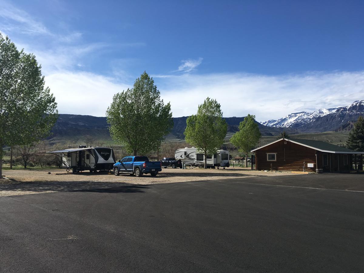Green Creek Inn And Rv Park Wapiti Exterior photo