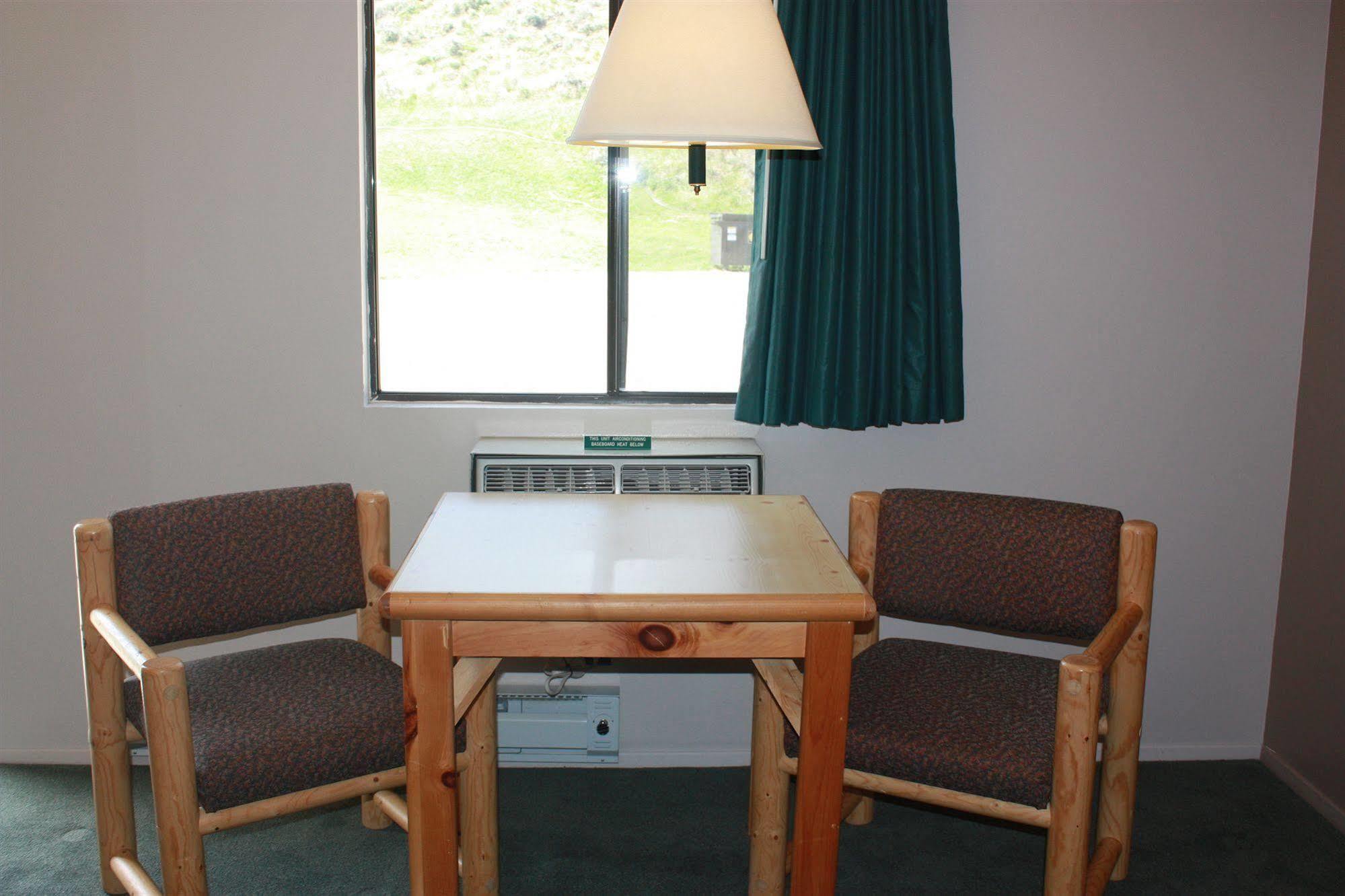 Green Creek Inn And Rv Park Wapiti Exterior photo